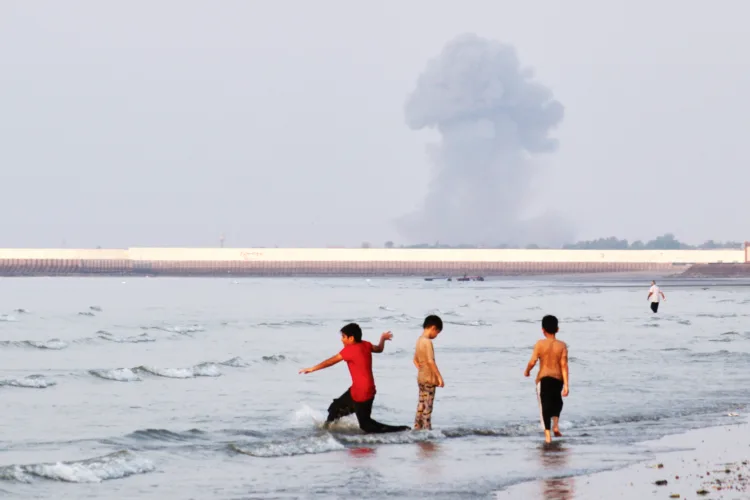 US expands attacks on Iran, which calls Strait of Hormuz a ‘red line’